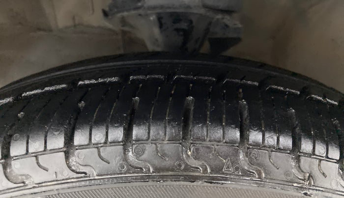 2015 Hyundai i10 SPORTZ 1.1, Petrol, Manual, 93,593 km, Left Front Tyre Tread