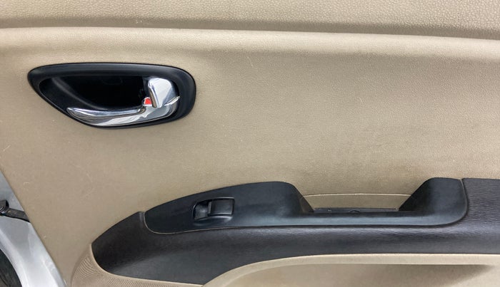 2015 Hyundai i10 SPORTZ 1.1, Petrol, Manual, 93,593 km, Right rear window switch / handle - Switch/handle not functional