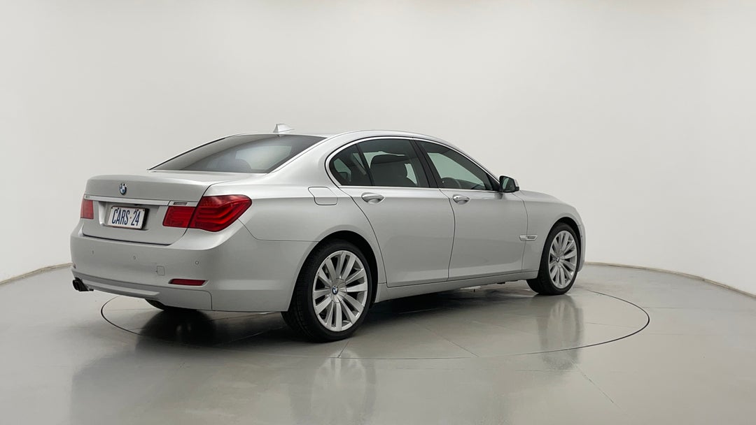 Right Back Diagonal (45- Degree) View