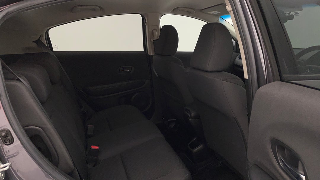 2019 Honda HR-V Vti, Automatic, 68708 km, Right Side Rear Door Cabin View