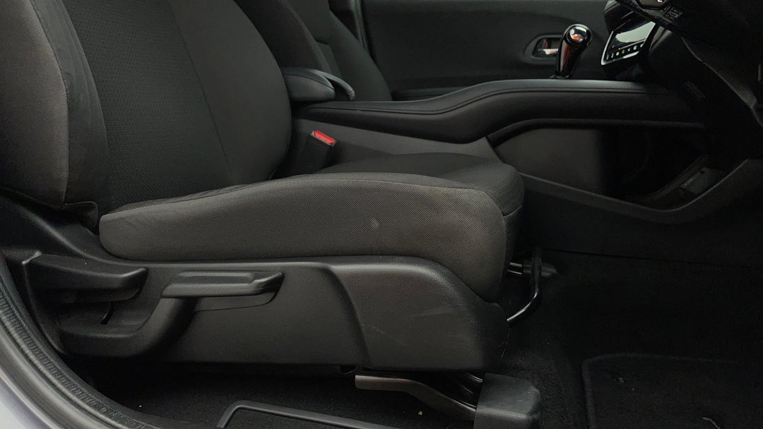 2019 Honda HR-V Vti, Automatic, 68708 km, Drivers Side Adjustment Panel