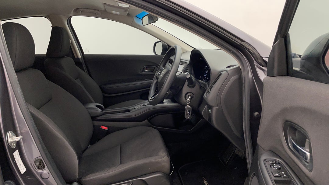 2019 Honda HR-V Vti, Automatic, 68708 km, Right Side Front Door Cabin View