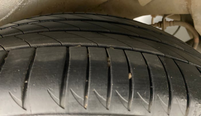2017 Honda WR-V 1.5 i-DTEC VX MT, Diesel, Manual, 21,986 km, Right Rear Tyre Tread