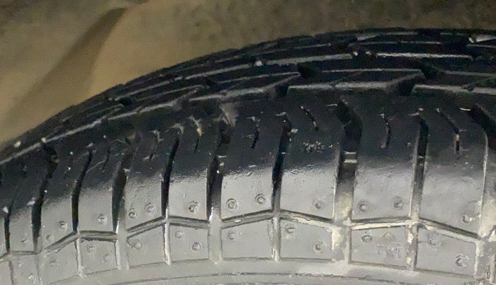 2016 Maruti Swift Dzire LXI (O), Petrol, Manual, 11,749 km, Right Front Tyre Tread