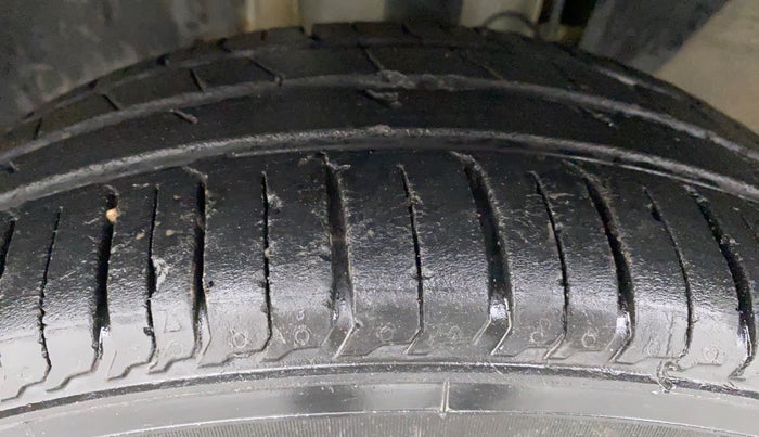 2020 Renault TRIBER RXZ AT, Petrol, Automatic, 16,093 km, Left Front Tyre Tread
