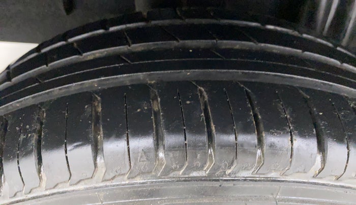 2020 Renault TRIBER RXZ AT, Petrol, Automatic, 16,093 km, Right Rear Tyre Tread