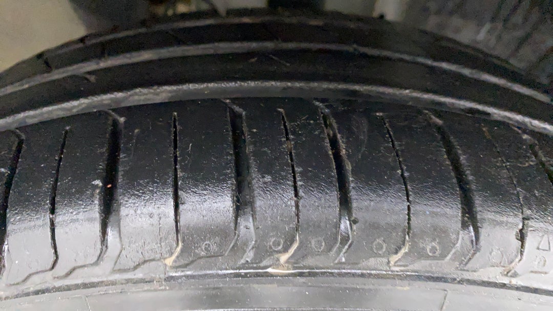 Right Front Tyre Tread