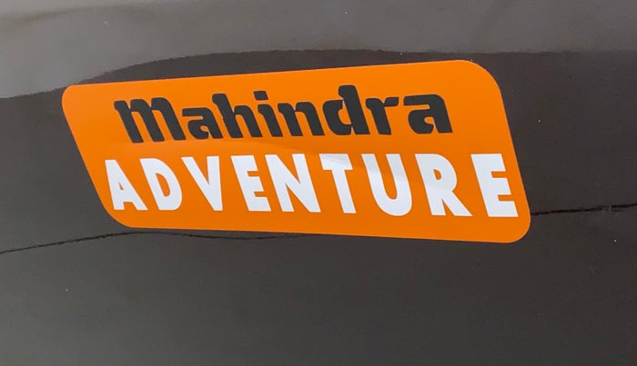 2013 Mahindra XUV500 W8, Diesel, Manual, 78,367 km, Front passenger door - Graphic sticker
