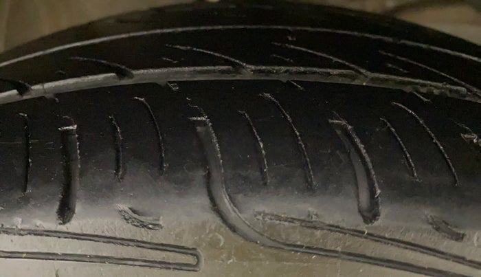 2019 Maruti Swift VXI D, Petrol, Manual, 59,955 km, Right Front Tyre Tread