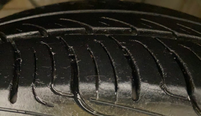 2019 Maruti Swift VXI D, Petrol, Manual, 59,955 km, Left Front Tyre Tread