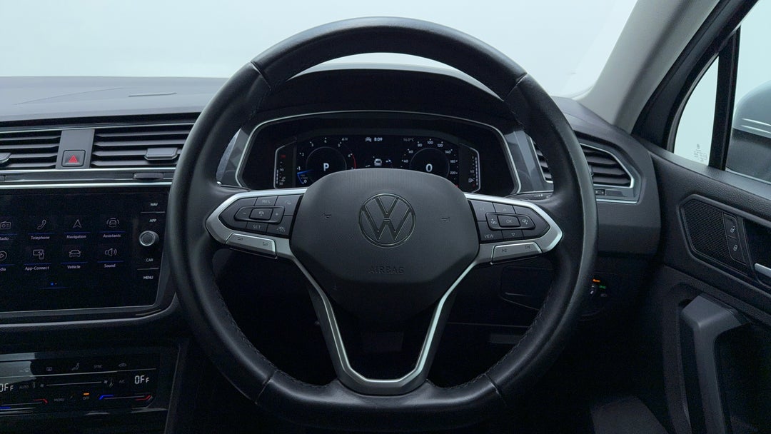 2022 Volkswagen Tiguan 110tsi Life, Automatic, 59877 km, Steering Wheel Close-up