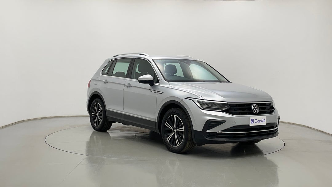 2022 Volkswagen Tiguan 110tsi Life, Automatic, 59877 km, Right Front Diagonal (45- Degree) View