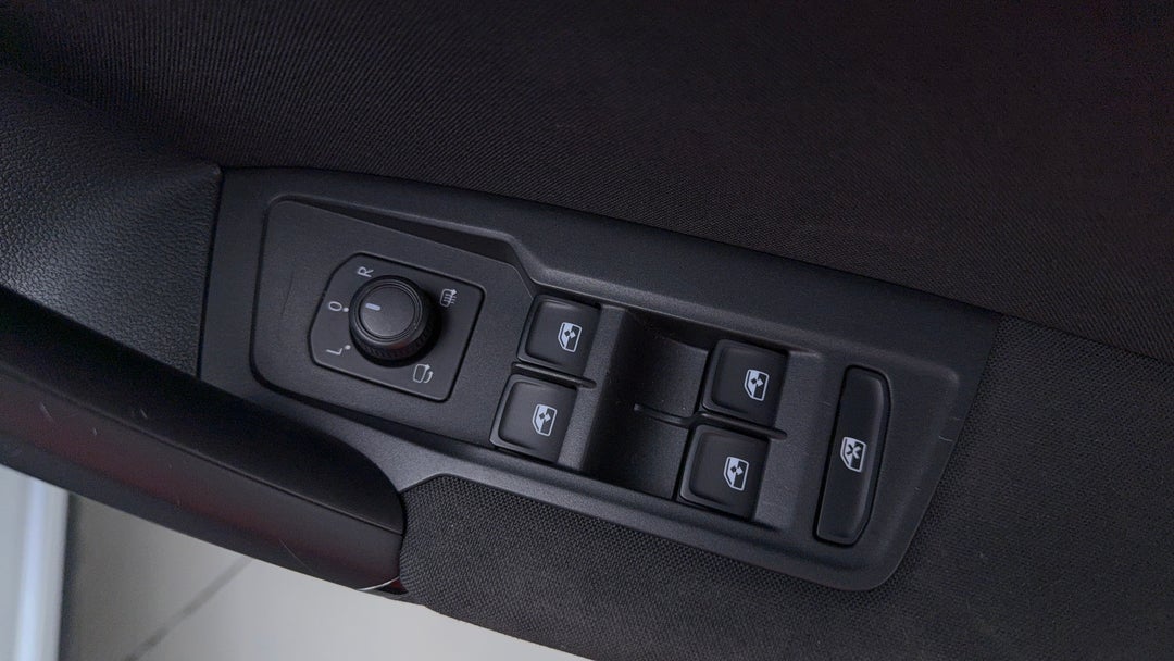 2022 Volkswagen Tiguan 110tsi Life, Automatic, 59877 km, Drivers Side Door Panel Controls