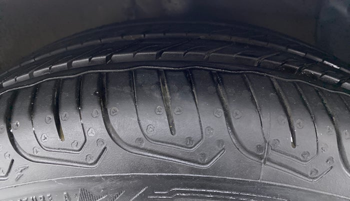 2014 Hyundai Xcent S 1.2, Petrol, Manual, 80,231 km, Right Front Tyre Tread