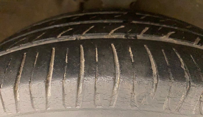2014 Maruti Alto K10 VXI, Petrol, Manual, 1,22,892 km, Right Front Tyre Tread