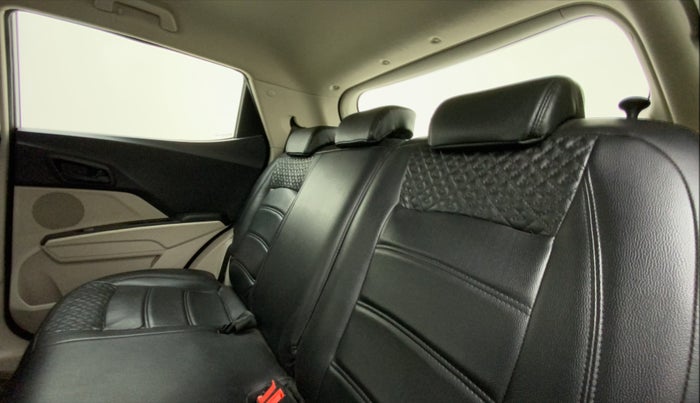 2019 Mahindra XUV300 W6 1.5 DIESEL, Diesel, Manual, 76,607 km, Right Side Rear Door Cabin