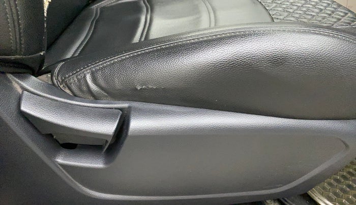 2019 Mahindra XUV300 W6 1.5 DIESEL, Diesel, Manual, 76,607 km, Driver Side Adjustment Panel
