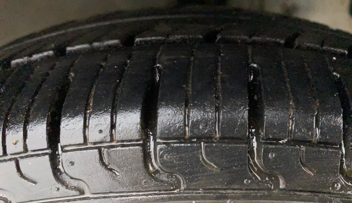 2011 Hyundai Eon ERA, Petrol, Manual, 66,145 km, Right Front Tyre Tread