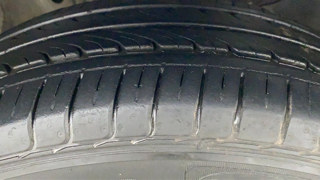 Right Front Tyre Tread