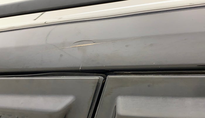 2017 Mahindra TUV300 T8, Diesel, Manual, 32,940 km, Left B pillar - Minor scratches