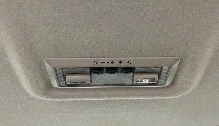 2017 Mahindra TUV300 T8, Diesel, Manual, 32,940 km, Ceiling - Roof light/s not working