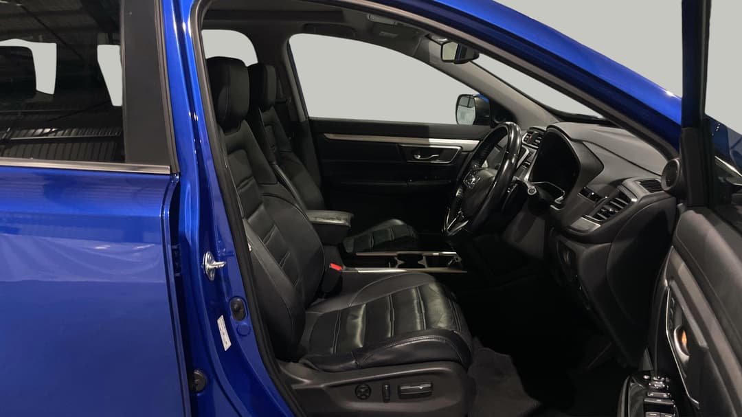 2018 Honda CR-V Vti-lx (AWD), Automatic, 108395 km, Right Side Front Door Cabin View