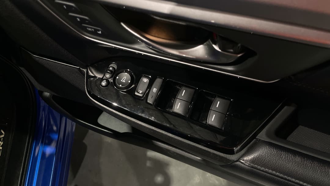 2018 Honda CR-V Vti-lx (AWD), Automatic, 108395 km, Drivers Side Door Panel Controls