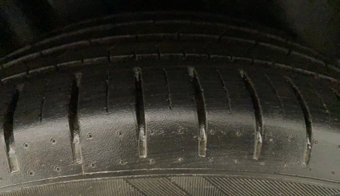 2019 Maruti Ciaz ALPHA 1.5 SHVS PETROL, Petrol, Manual, 16,602 km, Left Front Tyre Tread