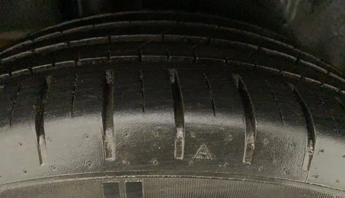 2019 Maruti Ciaz ALPHA 1.5 SHVS PETROL, Petrol, Manual, 16,602 km, Right Front Tyre Tread