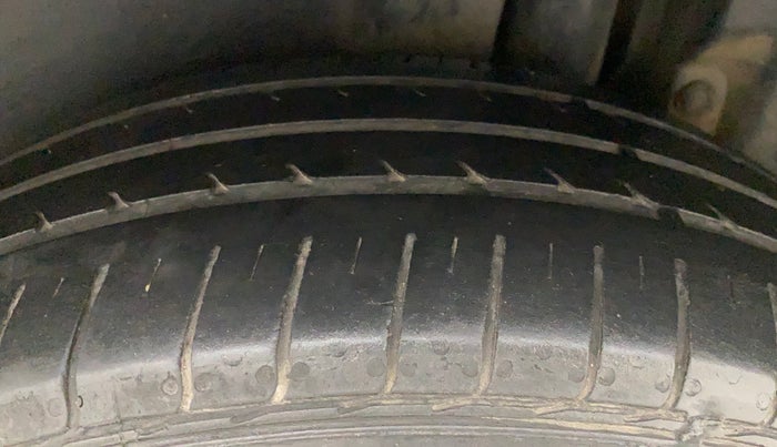 2016 Maruti Ertiga VXI, Petrol, Manual, 1,46,105 km, Left Rear Tyre Tread