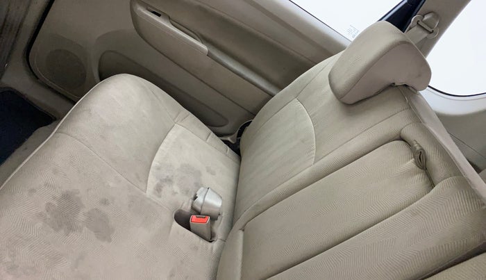 2016 Maruti Ertiga VXI, Petrol, Manual, 1,46,105 km, Second-row right seat - Cover slightly stained