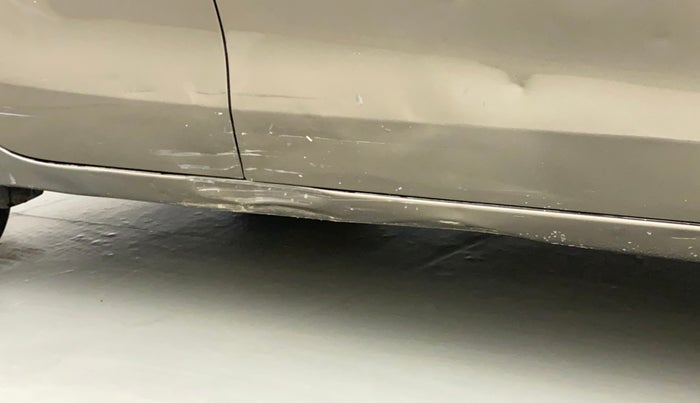 2017 Maruti Dzire VXI, Petrol, Manual, 1,07,214 km, Right running board - Minor scratches