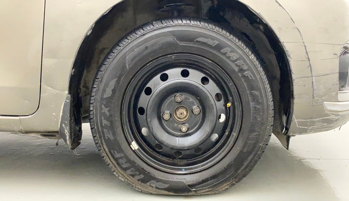 2017 Maruti Dzire VXI, Petrol, Manual, 1,07,214 km, Right Front Wheel