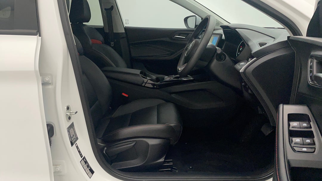 2023 MG Mg5 Vibe, Automatic, 27617 km, Right Side Front Door Cabin View