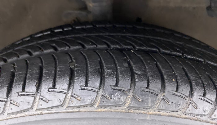 2015 Maruti Celerio VXI d, Petrol, Manual, 38,654 km, Right Front Tyre Tread