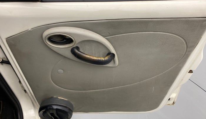 2016 Mahindra Scorpio S2, Diesel, Manual, 1,32,429 km, Driver Side Door Panels Control