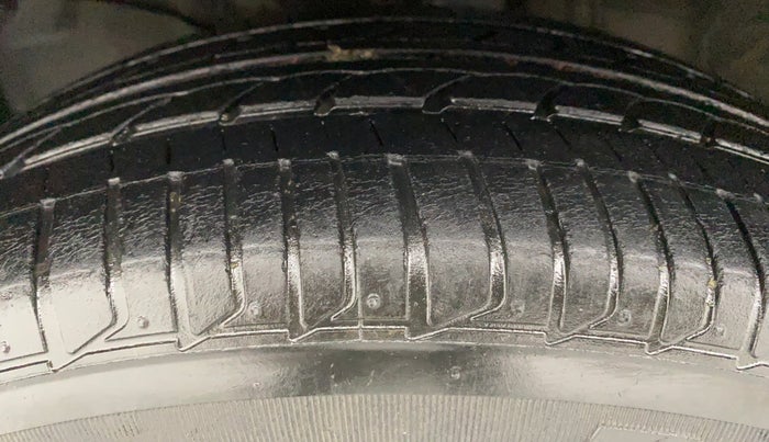 2017 Honda Jazz 1.2 V MT, Petrol, Manual, 24,448 km, Left Front Tyre Tread