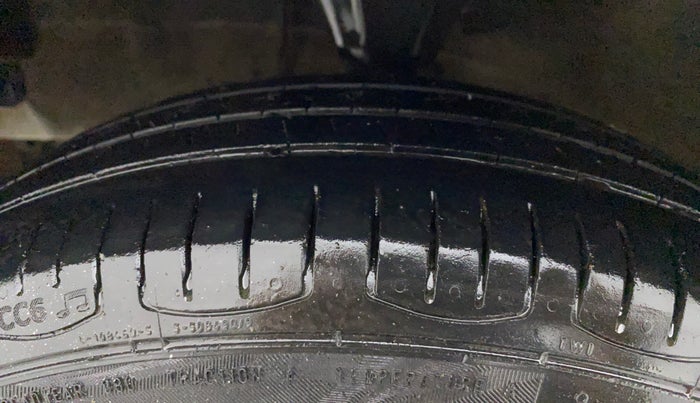 2016 Hyundai i10 MAGNA 1.1, CNG, Manual, 1,00,542 km, Left Front Tyre Tread