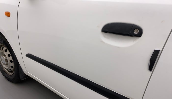 2016 Hyundai i10 MAGNA 1.1, CNG, Manual, 1,00,542 km, Front passenger door - Slightly dented