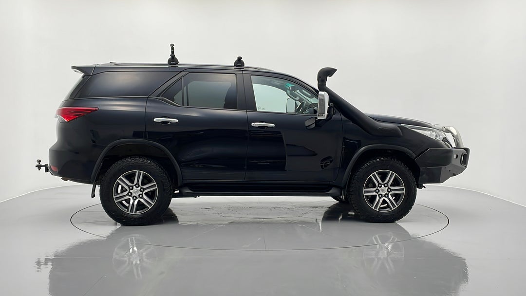 2016 Toyota Fortuner Gxl, Automatic, 96502 km, Right Side View
