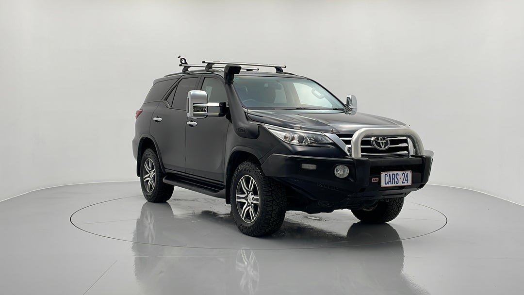2016 Toyota Fortuner Gxl, Automatic, 96502 km, Right Front Diagonal (45- Degree) View