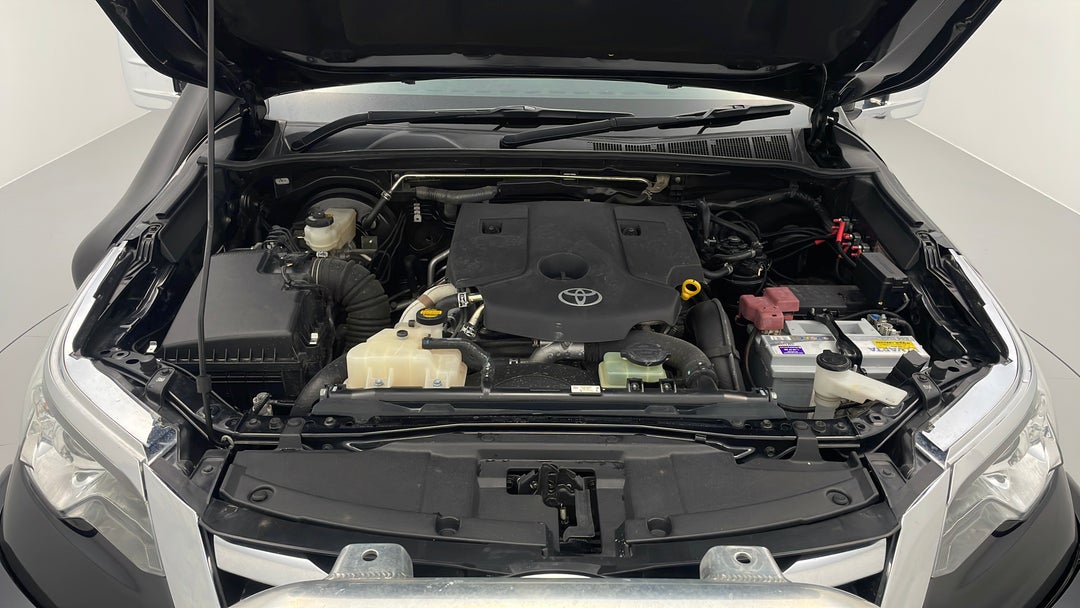 2016 Toyota Fortuner Gxl, Automatic, 96502 km, Open Bonnet (Engine)