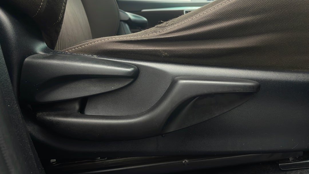 2016 Toyota Fortuner Gxl, Automatic, 96502 km, Drivers Side Adjustment Panel