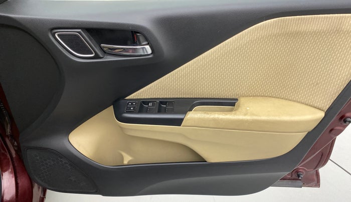2018 Honda City V MT PETROL, CNG, Manual, 35,528 km, Driver Side Door Panels Control