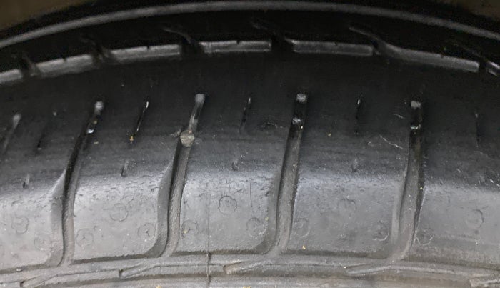 2018 Honda City V MT PETROL, CNG, Manual, 35,528 km, Right Front Tyre Tread