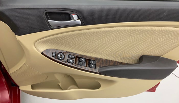 2015 Hyundai Verna FLUIDIC 4S 1.6 VTVT S(O), CNG, Manual, 70,248 km, Driver Side Door Panels Control