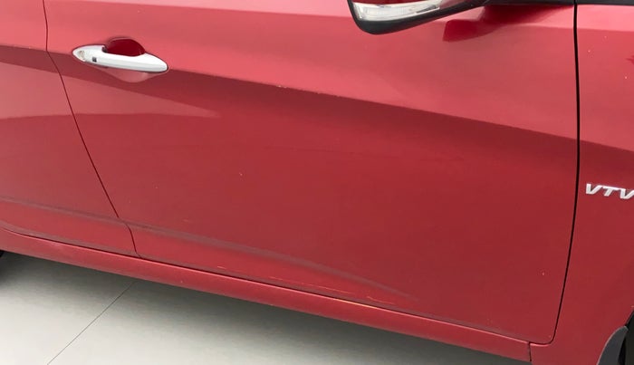 2015 Hyundai Verna FLUIDIC 4S 1.6 VTVT S(O), CNG, Manual, 70,248 km, Driver-side door - Paint has faded