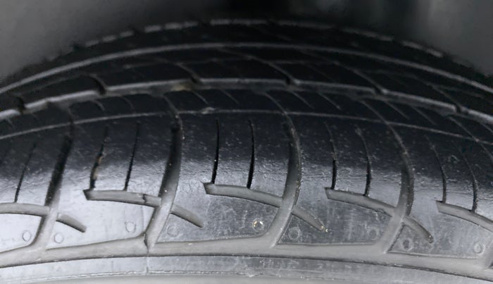 2019 Volkswagen Ameo COMFORTLINE 1.0, Petrol, Manual, 27,283 km, Left Rear Tyre Tread