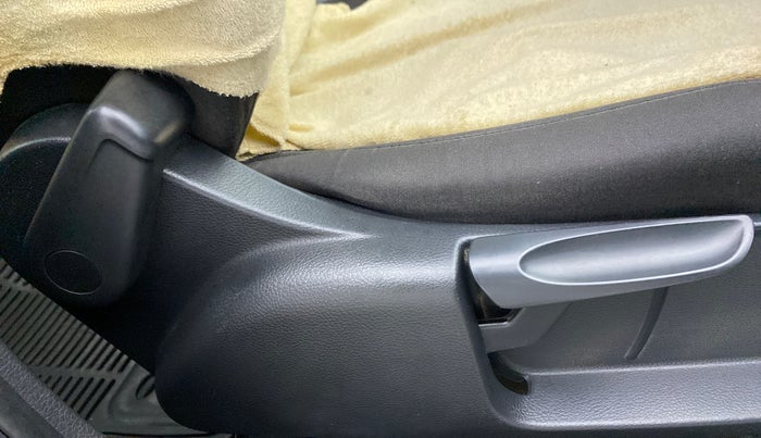 2019 Volkswagen Ameo COMFORTLINE 1.0, Petrol, Manual, 27,283 km, Driver Side Adjustment Panel
