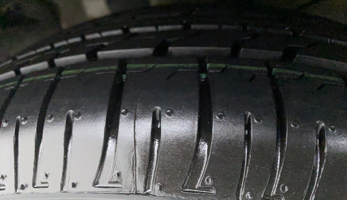 2015 Hyundai Creta 1.6 SX PLUS PETROL, Petrol, Manual, 59,383 km, Left Front Tyre Tread